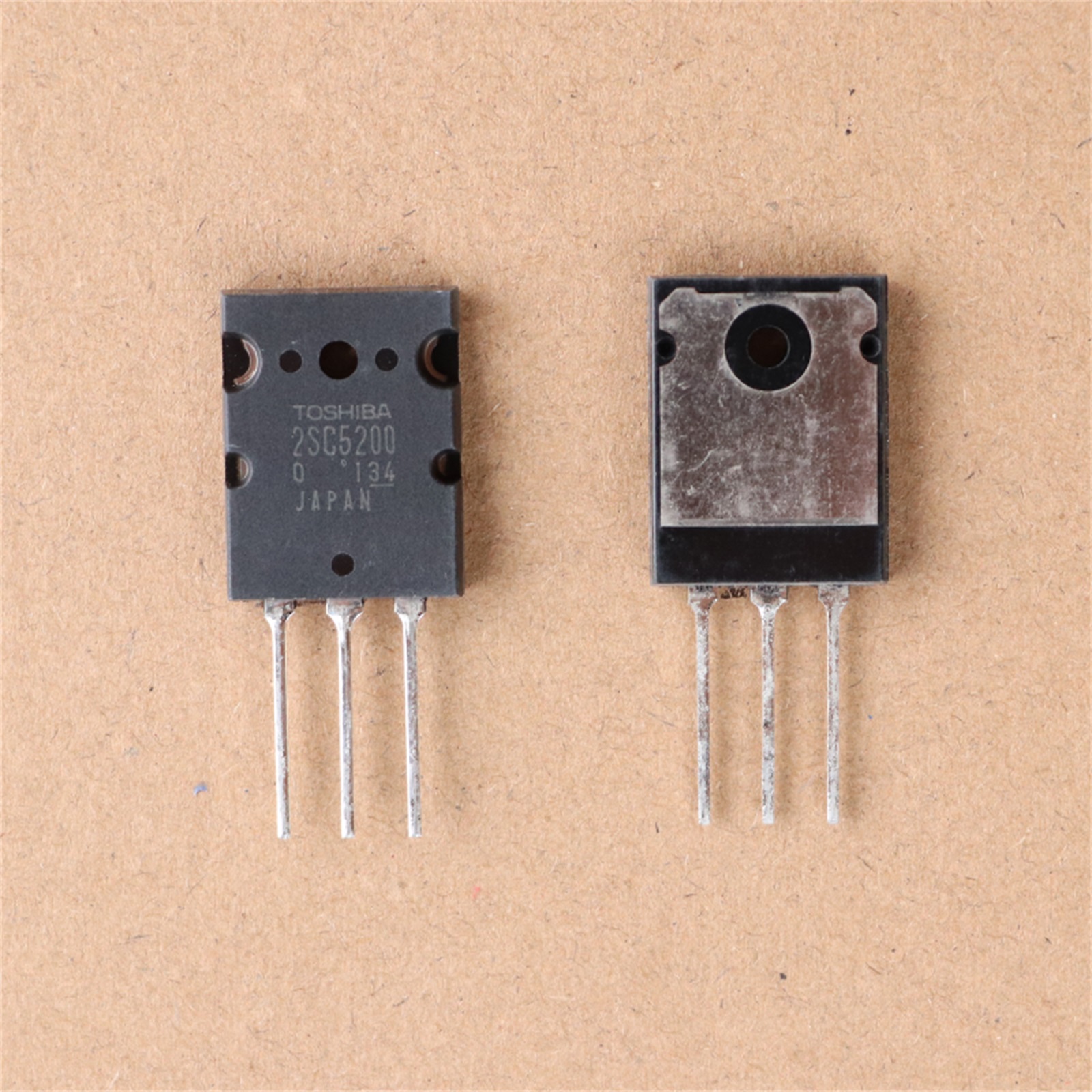 2SA1943 2SC5200